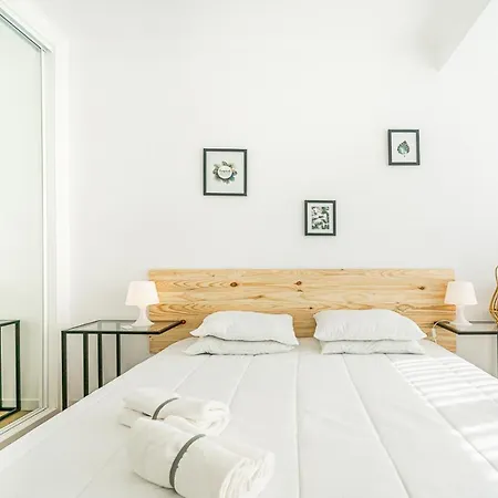 Two Bedroom Close To Train Station By Lisbon With Sintra