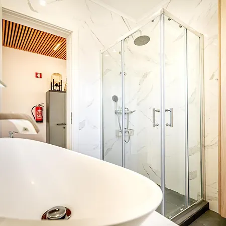Two Bedroom Close To Train Station By Lisbon With Sintra