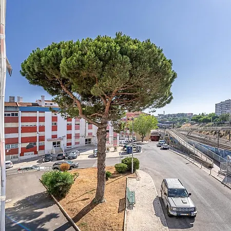 Two Bedroom Close To Train Station By Lisbon With Sintra * Queluz