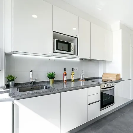 Two Bedroom Close To Train Station By Lisbon With Sintra