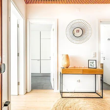 Апартаменты Two Bedroom Close To Train Station By Lisbon With Sintra