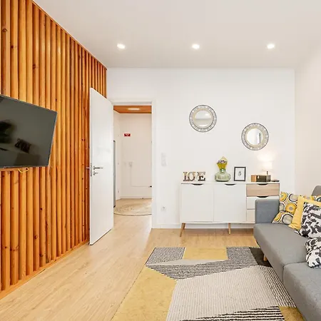Two Bedroom Close To Train Station By Lisbon With Sintra Апартаменты Келуш