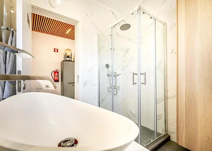 Two Bedroom Close To Train Station By Lisbon With Sintra